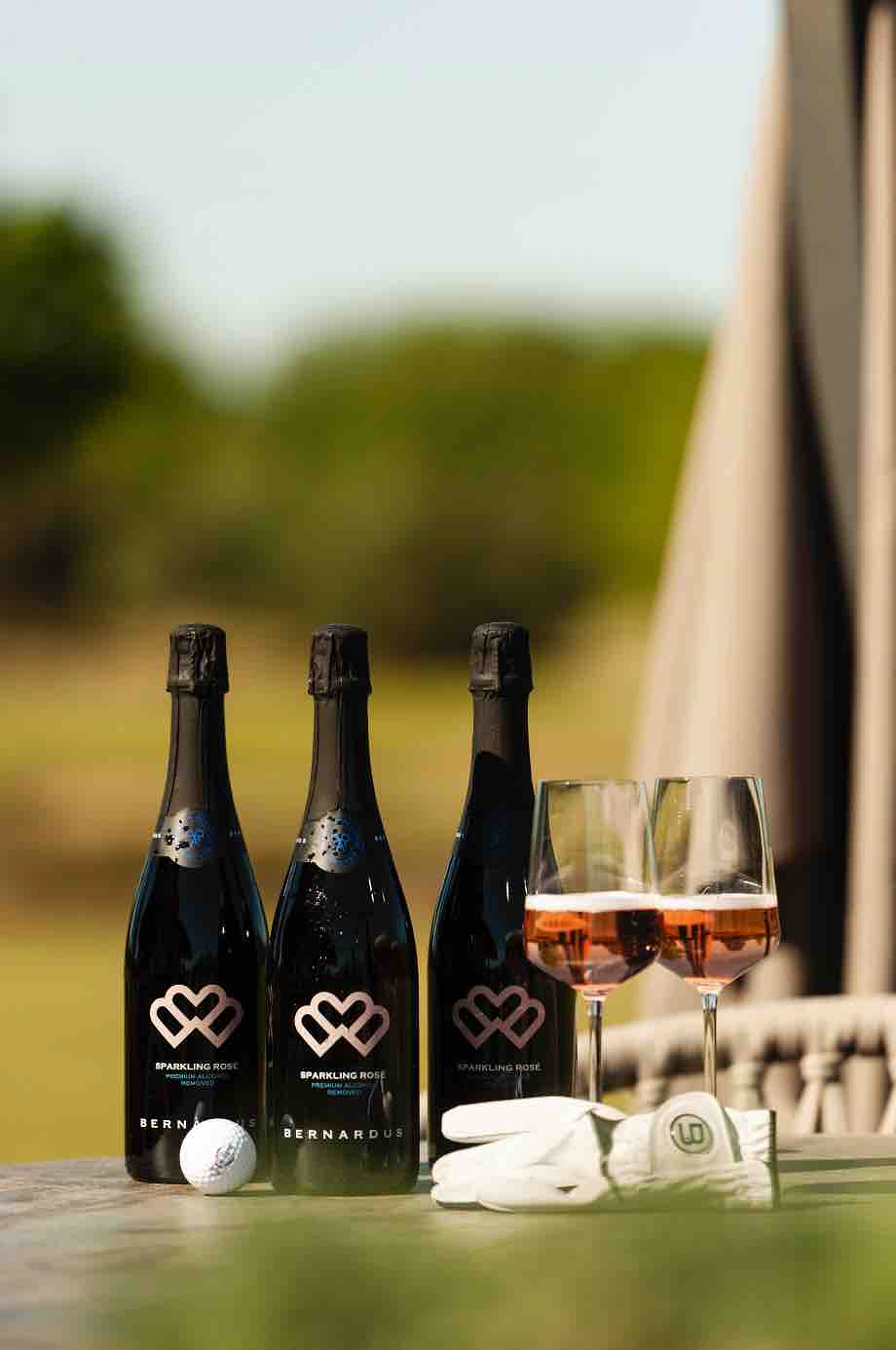 Bernardus Sparkling Rosé Set Alcoholvrij 0.0 op de golfbaan